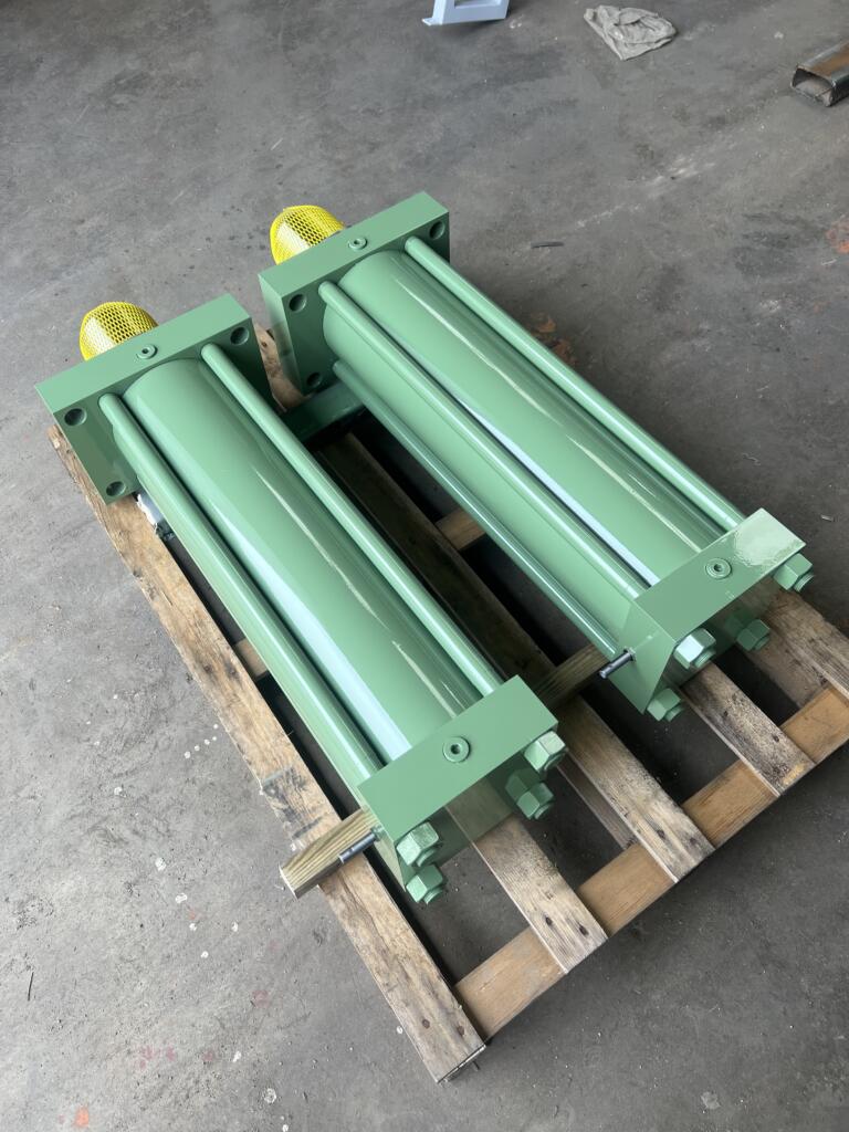 Hydraulic cylinders finished with green industrial wet spray coating